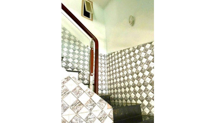 Giảm sốc, KHU P LÔ, PHÚ HỬU, Q9, Đường 5m, 3 tầng 181m kiêng cố, ở ngay, chỉ 4t hơn.