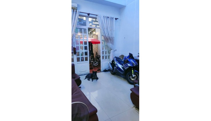 NHÀ NGON BÌNH THẠNH  - GẦN HÀNG XANH, DIỆN TÍCH KHỦNG 72M2, 2 LẦU 3PN, HẺM XE HƠI, SỔ VUÔNG NGANG 4M, 4 TỶ TL.