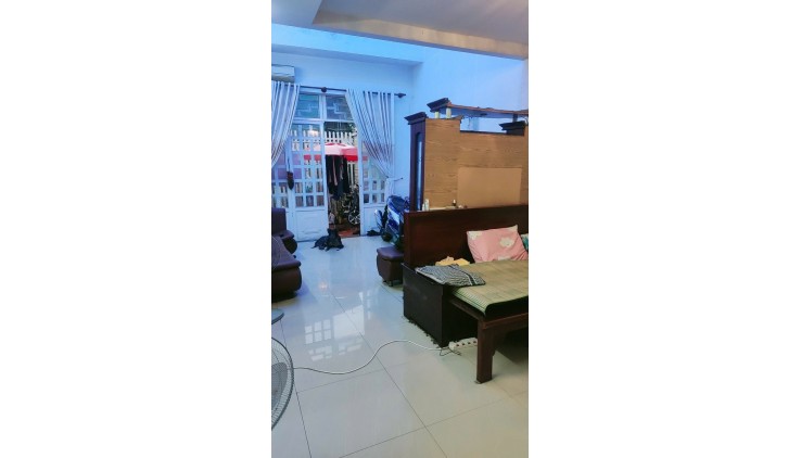 NHÀ NGON BÌNH THẠNH  - GẦN HÀNG XANH, DIỆN TÍCH KHỦNG 72M2, 2 LẦU 3PN, HẺM XE HƠI, SỔ VUÔNG NGANG 4M, 4 TỶ TL.