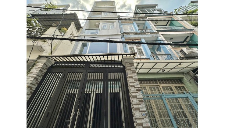 Nhà 4 tầng sát MT Trường Sa , 40m2, 5 PN, HXH , Hoàn công