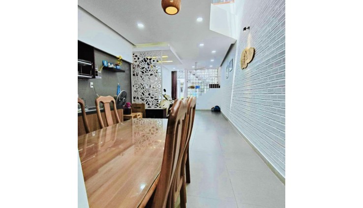 Gấp Bán - Nhà 3 Tầng Hiệp Bình Chánh, Sát Bên Gigamall, Chỉ 7 Tỷ - Kh phân lô đồng bộ, hẻm xe hơi