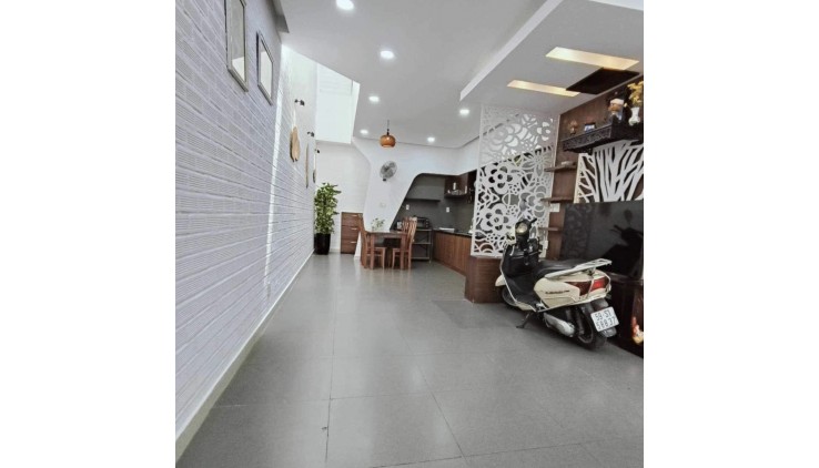 Gấp Bán - Nhà 3 Tầng Hiệp Bình Chánh, Sát Bên Gigamall, Chỉ 7 Tỷ - Kh phân lô đồng bộ, hẻm xe hơi