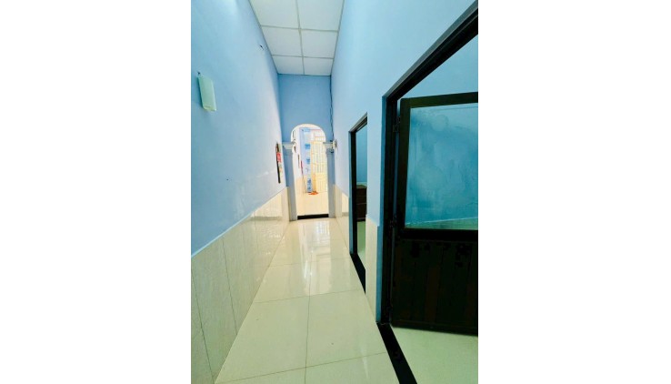 Nhà cấp 4 còn mới ở ngay hẻm xe hơi thông - Thạnh Lộc 4x13m  3ty380
