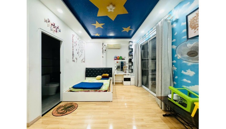 Chủ ngộp ngân hàng 4 tỷ cần bán gấp nhà Trần Văn Đang, P9, Q3, ngang 5.m,5 tầng