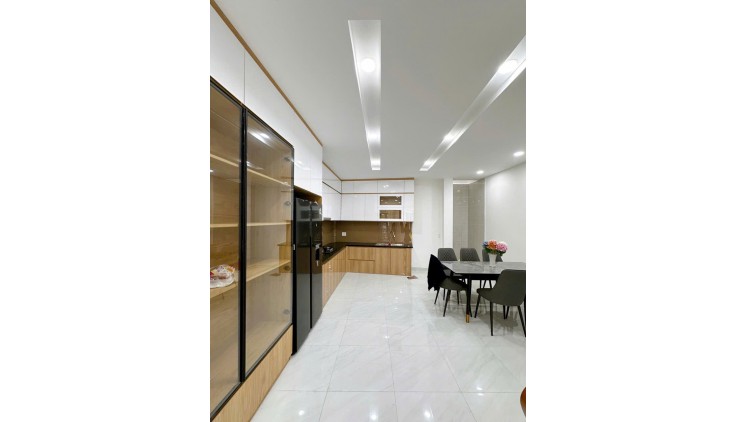 Bán nhà mặt tiền Kinh Doanh Nguyễn Kiệm,P4, Phú Nhuận, ngang 4,5m x 15.5m, chỉ 12.8 tỷ