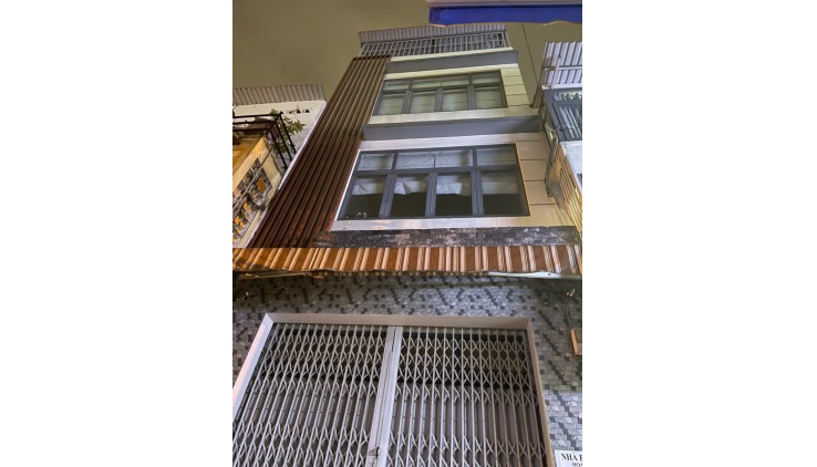Mặt Tiền Quận 3 đường trần văn đang - Tiện Ở Và Kinh Doanh - 4PN - 4WC - Ngang Lớn - 5m2 Nở Hậu Tài Lộc - 42M
