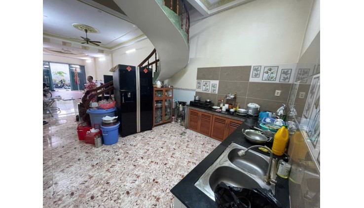 Bán nhà riêng phường 10 quận 8 125m2 Ba Đình 3 tầng 7 pn  chỉ giá 11,5 tỷ