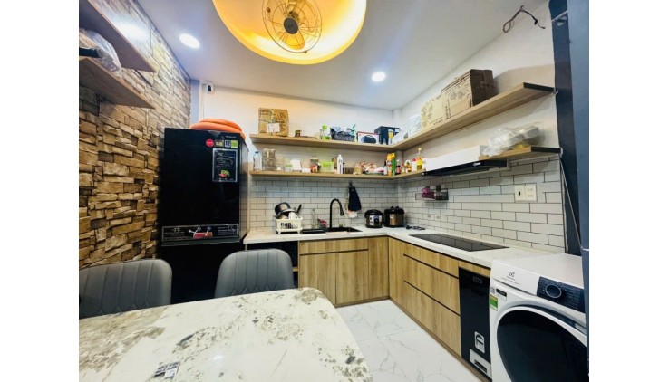 Bán nhà riêng 24m2 Dương Bá Trạc 2 tầng 2 pn 2wc phường 1 quận 8 chỉ 3,3 tỷ