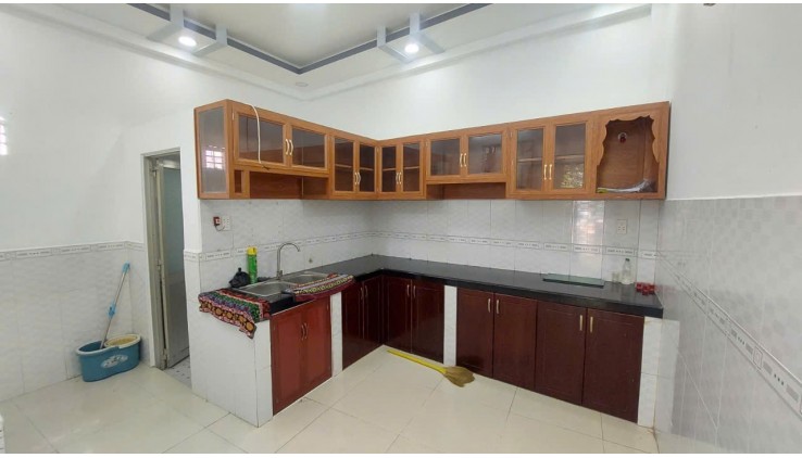 Bán nhà riêng 42m2 2 tầng 2pn 2wc Bông Sao phường 5 quận 8 giá chỉ 3,3 tỷ