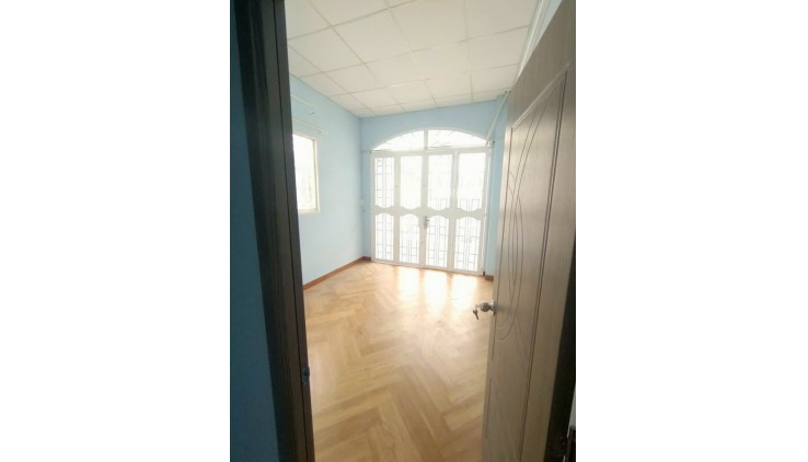 Sát mặt tiền Ngang 3,3 Dài 16 m có 3 tỷ x Q4