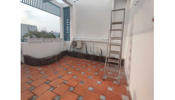 SIÊU PHẨM Q2, Nhà mới hiếm, Ở Ngay, DTS 150m2, có thang máy,3 tầng, HxH, chỉ 6.8 ty.