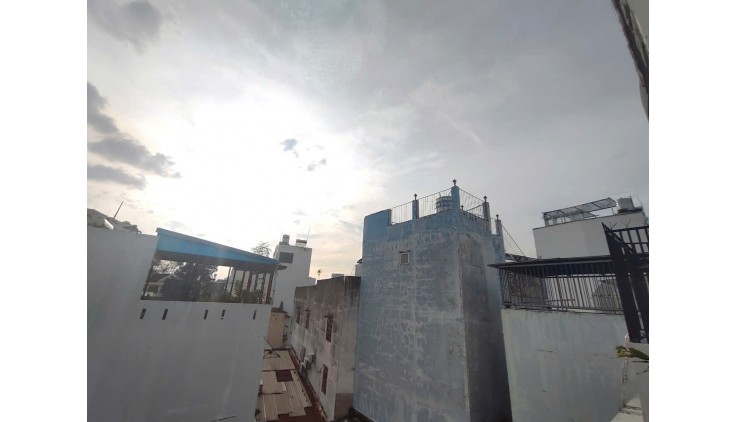 SIÊU PHẨM Q2, Nhà mới hiếm, Ở Ngay, DTS 150m2, có thang máy,3 tầng, HxH, chỉ 6.8 ty.