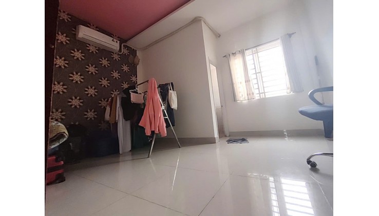 SIÊU PHẨM Q2, Giá tốt, Ở Ngay, DTS 151m2, có thang máy, 3 tầng, HxH, chỉ 6.85 ty.