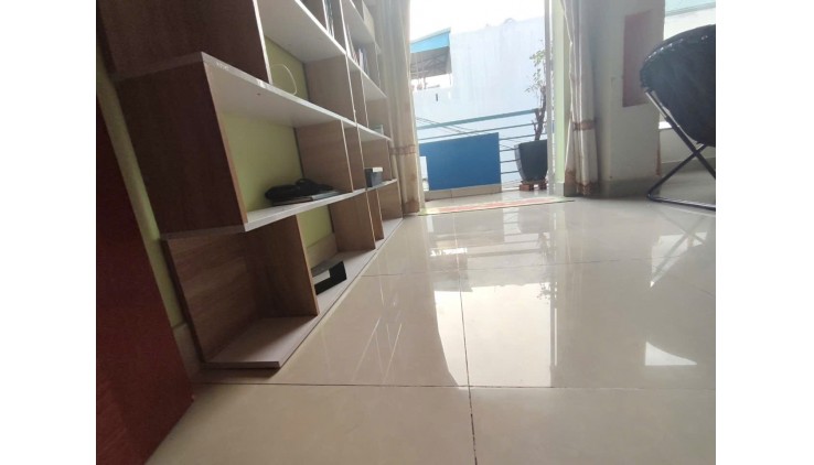 SIÊU PHẨM Q2, Giá tốt, Ở Ngay, DTS 151m2, có thang máy, 3 tầng, HxH, chỉ 6.85 ty.