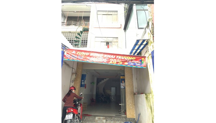 Quận Tân Phú ! CHO THUÊ MB KINH DOANH 4m x 22m, có sân và 1 phòng ở 32 m2, Tel : 0933090668 ( chính chủ )