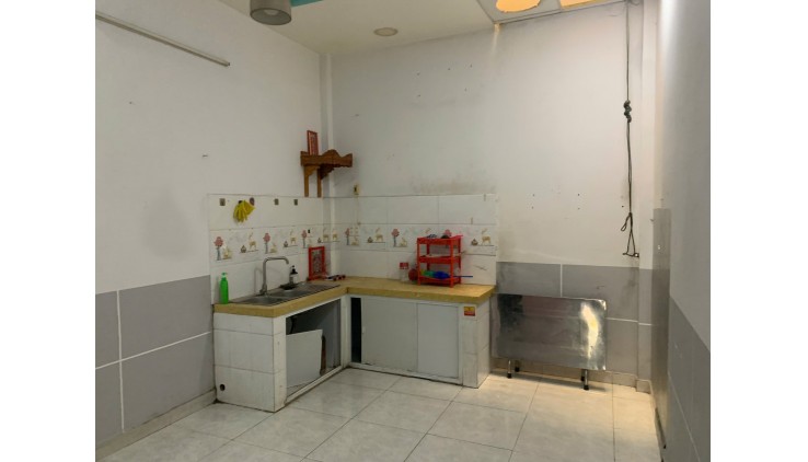 Quận Tân Phú ! CHO THUÊ MB KINH DOANH 4m x 22m, có sân và 1 phòng ở 32 m2, Tel : 0933090668 ( chính chủ )