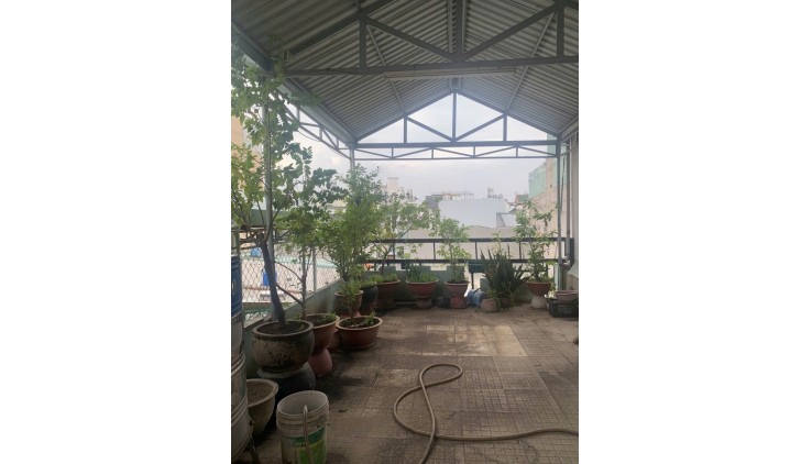 Bán nhà Quang Trung- gv, ngay Emart 2, 4 Tầng (4*14.3m), xe hơi ngủ trong nhà, đủ tiện ích, 6.25T TL
