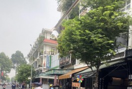 *Quận 5-Bán Nhà Hẻm thông-Ôtô Tận Cửa Ngay Trần Bình Trọng-Trần Phú(4.5X14.5) 11Tỷ