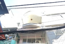 NHÀ NHỎ 24m2 3 TẦNG - NỞ HẬU - QUẬN 10 NHÀ NGAY KHU CHỢ ẨM THỰC HỒ THỊ KỶ - HẺM XE HƠI THÔNG - VỊ TRÍ TRUNG TÂM - 2 CĂN RA MẶT TIỀN -