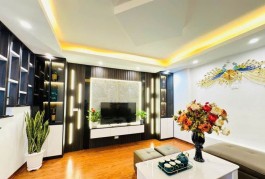 NHà MT gần Đỗ Xuân Hợp, 90m2, 3 tầng , 4 PN,tặng NT, Sổ vuông A4
