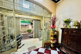 Mặt Tiền Trần Hữu Trang Quận Phú Nhuận Phường 11 .