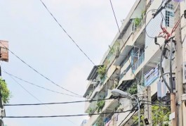 Sát mặt tiền hẻm xe hơi Q4
Ngang 6 Dài 3,65m 
Đúc bê tông 4 tấm 

HƠN 2,7 TỶ Q4