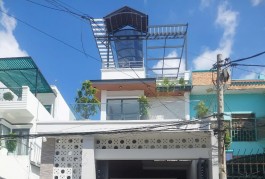 Chính chủ bán nhà đường Phạm Thế Hiển, P7, Q8, căn góc 2 mặt tiền, DT 112,7m2, có gara, sân vườn