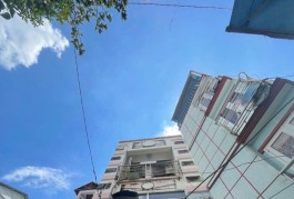 NHÀ CHÍNH CHỦ LÂU ĐỜI - PHÚ NHUẬN - KẾ MẶT TIỀN - 30M2 - 3 TẦNG - 4.85 TỶ.