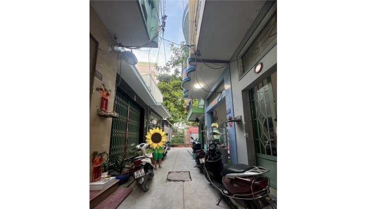Bán Nhà Cư Xá Phú Lâm A, Phường 12, Quận 6. DT 42m2 x 2 tầng (4 x 11).
Giá 3.4 tỷ TL.