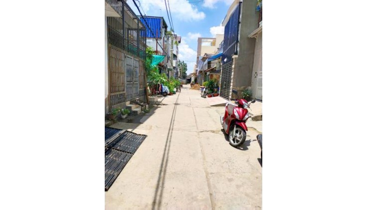 Nhà Mới Đẹp Hẻm Thông Kinh Dương Vương,An Lạc,Bình Tân. DT 57m2 x 3 tầng 
Giá 5  tỷ TL.