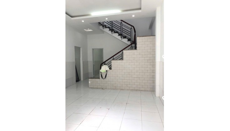 Bán Nhà Hậu Giang, Phường 12, Quận 6. DT 41m2 x 2 tầng . Nở Hậu.
Giá 3.9 tỷ TL.