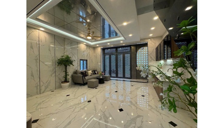 Nhà Mới Đẹp Ngang Hiếm 5m Bà Hom, Phường 13, Quận 6.DT 37m2 x 3 tầng .
Giá 5.48 tỷ TL.