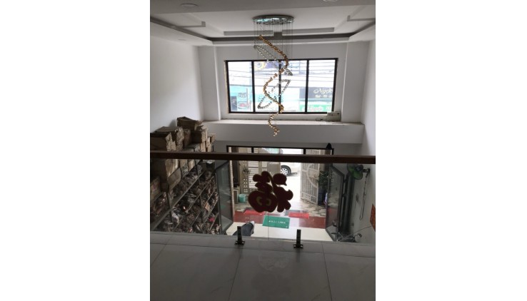 Bán Nhà Mặt Tiền Phố Ẩm Thực Kinh Dương Vương, Phường 13, Quận 6. DT 86m2 x 4 tầng (4.2 x 22).
Giá 9.89 tỷ TL.