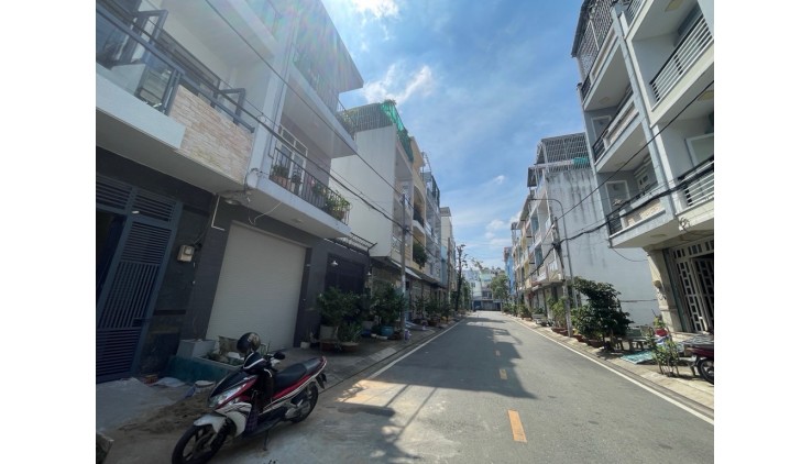 Nhà Mới Đẹp Mặt Tiền View Công Viên Đường 57, Phường 10, Quận 6.
DT 64m2 x 4 tầng . Giá 9.68 tỷ TL.