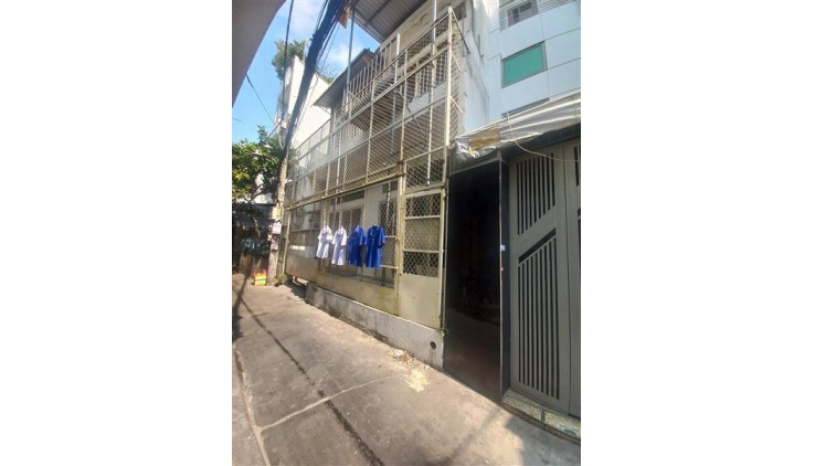 Bán Nhà Hẻm Nhựa 6m Thông Minh Phụng, Phường 6, Quận 6. DT 39m2 x 2 tầng ( 3.5 x 11 ).
Gía 5.67 tỷ TL