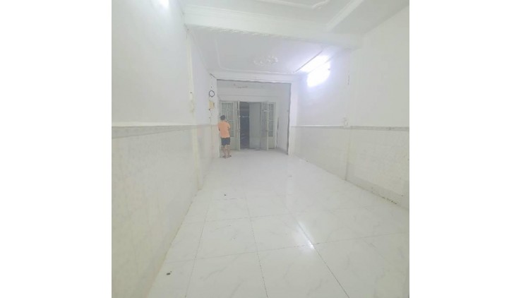 Bán Nhà Hẻm Nhựa 6m Thông Minh Phụng, Phường 6, Quận 6. DT 39m2 x 2 tầng ( 3.5 x 11 ).
Gía 5.67 tỷ TL