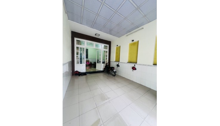 Nhà Mới Mặt Tiền Nhộn Nhịp ,Nguyễn thức tự, An Lạc, Bình Tân.
DT 81m2 x 3 tầng .Giá 11 Tỷ TL.