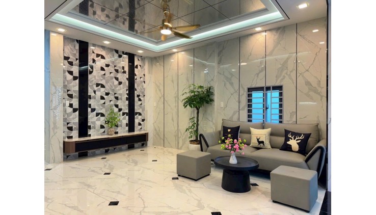 Nhà Mới Đẹp Ngang Hiếm 5m Bà Hom, Phường 13, Quận 6.DT 37m2 x 3 tầng .
Giá 5.48 tỷ TL.
