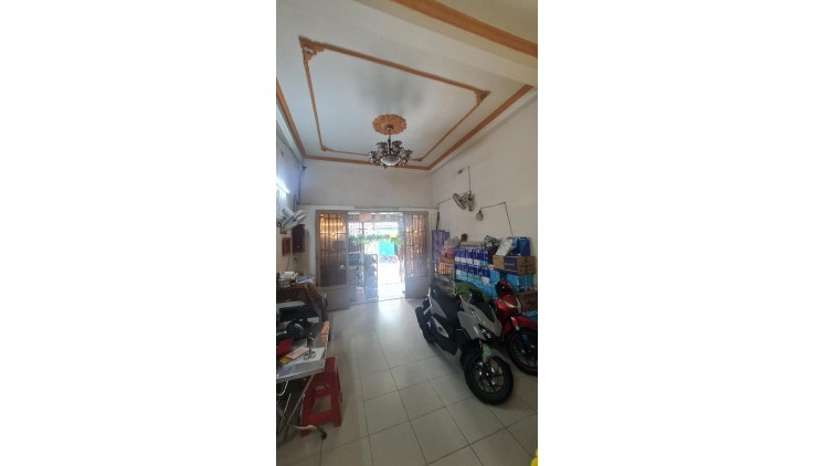 Bán Nhà Mặt Tiền Phố Ẩm Thực Kinh Dương Vương, Phường 13, Quận 6. DT 86m2 x 4 tầng (4.2 x 22).
Giá 9.89 tỷ TL.