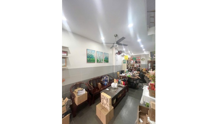 Nhà Mới Đẹp Mặt Tiền View Công Viên Đường 57, Phường 10, Quận 6.
DT 64m2 x 4 tầng . Giá 9.68 tỷ TL.