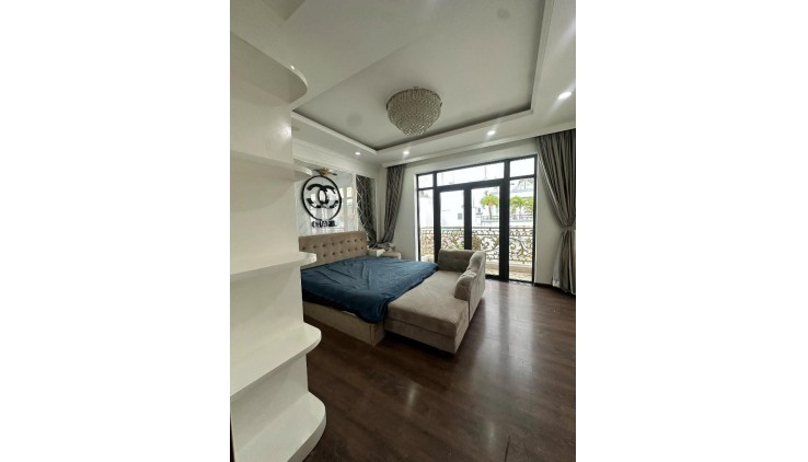 Nhà Ngang Bề Thế 10m, Sầm Uất Hậu Giang, Phường 5, Quận 6. DT 120m2 x 3 tầng . Giá 11.9 tỷ TL.