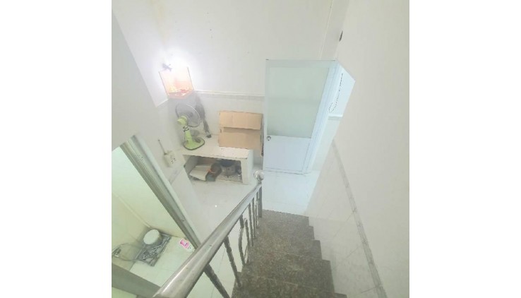 Bán Nhà Hẻm Nhựa 6m Thông Minh Phụng, Phường 6, Quận 6. DT 39m2 x 2 tầng ( 3.5 x 11 ).
Gía 5.67 tỷ TL