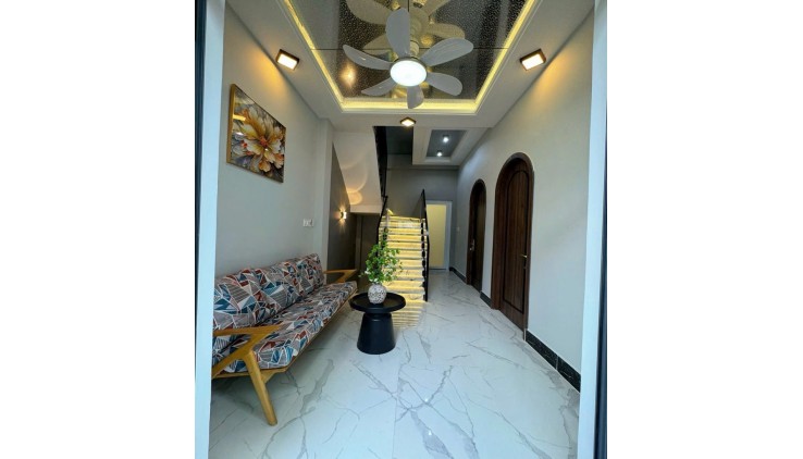 Nhà Mới Đẹp Ngang Hiếm 5m Bà Hom, Phường 13, Quận 6.DT 37m2 x 3 tầng .
Giá 5.48 tỷ TL.