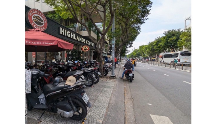 Bán Căn Góc 2 Mặt Tiền, Ngang khủng 18m Nguyễn Văn Luông, Phường 11, Quận 6. DT 185m2 x 2 tầng (18 x 10).
Giá 70  tỷ TL.