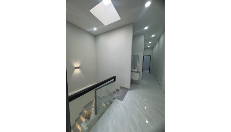 Nhà Mới Đón Tết, Hẻm Thông ngay Hậu Giang, Phường 12, Quận 6. DT 80m2 x 2 tầng . Nở Hậu
Giá 7.9 tỷ TL.