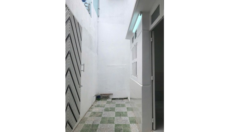 Bán Nhà Hậu Giang, Phường 12, Quận 6. DT 41m2 x 2 tầng . Nở Hậu.
Giá 3.9 tỷ TL.
