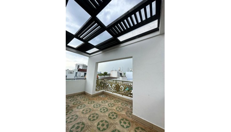 Nhà Ngang Bề Thế 10m, Sầm Uất Hậu Giang, Phường 5, Quận 6. DT 120m2 x 3 tầng . Giá 11.9 tỷ TL.