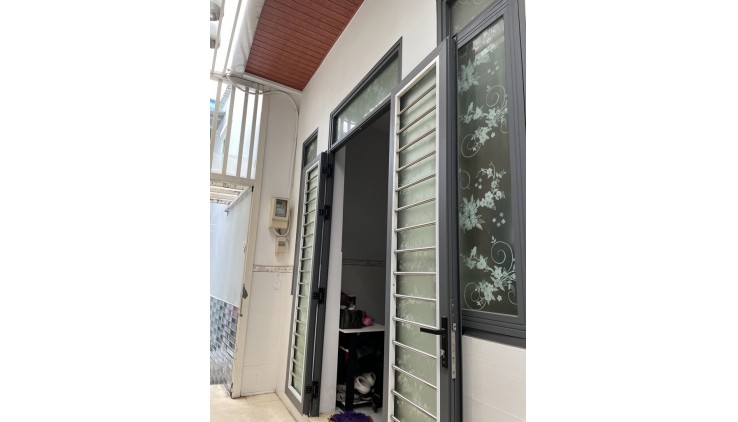 Nhà Ngang Bề Thế 10m, Sầm Uất Hậu Giang, Phường 5, Quận 6. DT 120m2 x 3 tầng . Giá 11.9 tỷ TL.