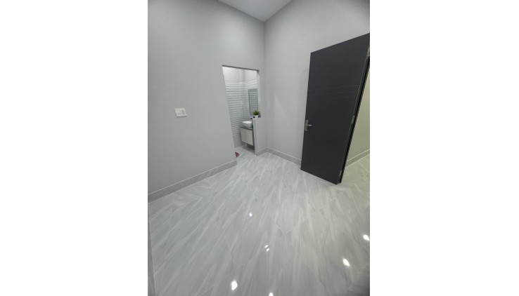 Nhà Mới Đón Tết, Hẻm Thông ngay Hậu Giang, Phường 12, Quận 6. DT 80m2 x 2 tầng . Nở Hậu
Giá 7.9 tỷ TL.