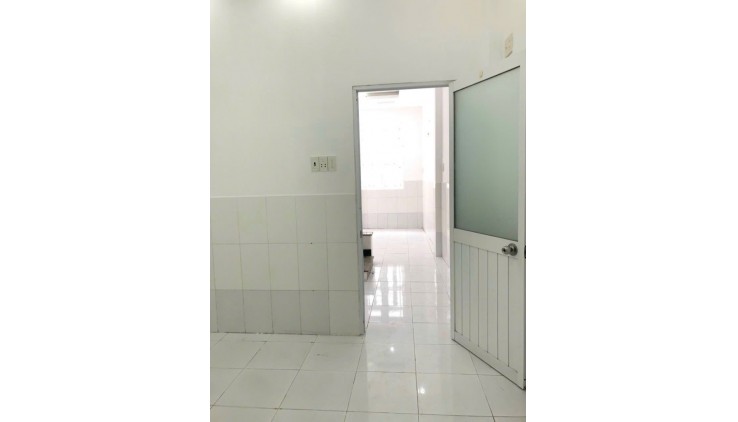 Bán Nhà Hậu Giang, Phường 12, Quận 6. DT 41m2 x 2 tầng . Nở Hậu.
Giá 3.9 tỷ TL.